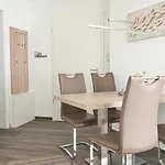 Inselparadies - Neubauwohnung Mit Grosser Terrasse, Strandkorb Und Garten. Wangerooge