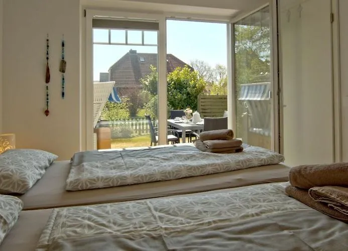 Inselparadies - Neubauwohnung Mit Grosser Terrasse, Strandkorb Und Garten. * Вангероге