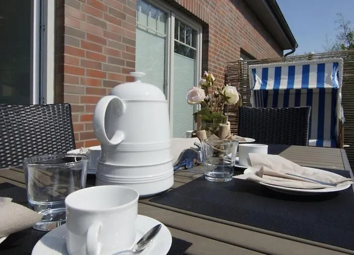 Inselparadies - Neubauwohnung Mit Grosser Terrasse, Strandkorb Und Garten. * Вангероге