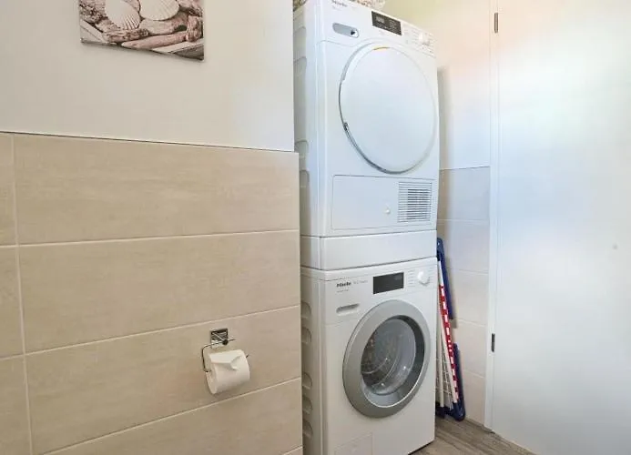Inselparadies - Neubauwohnung Mit Grosser Terrasse, Strandkorb Und Garten. * Вангероге