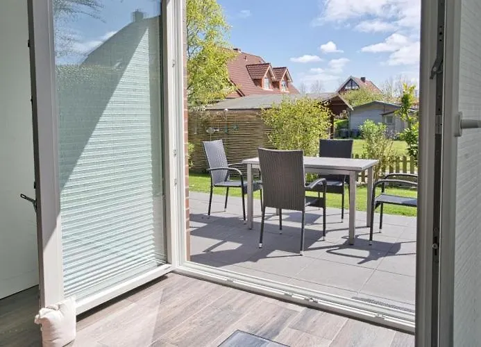 Inselparadies - Neubauwohnung Mit Grosser Terrasse, Strandkorb Und Garten. * Вангероге